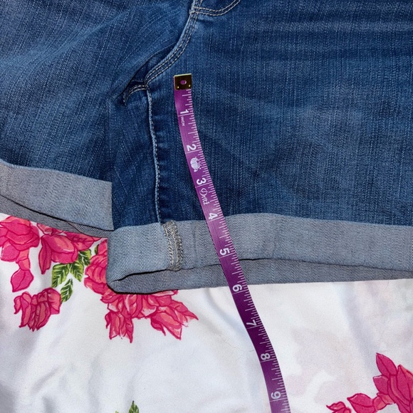 White House Black Market Blue Jean Shorts with Classic Cuffed Hem - Picture 4 of 6